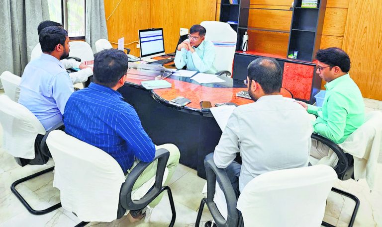 chhapra news : छपरा शहर में इ-रिक्शा व ऑटो के परिचालन के लिए निर्धारित होगा रूट : आयुक्त