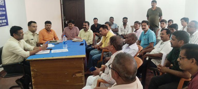 Giridih News:प्रशासन ने की दुर्गापूजा तैयारी की समीक्षा