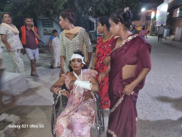 Eunuchs<bha> create </bha>ruckus in Sadar Hospital: किन्नरों की टीम ने किया अस्पताल में हंगामा