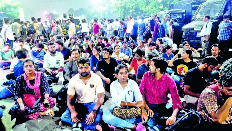 हड़ताल खत्म कर काम पर लौटे आंदोलनकारी जूनियर डॉक्टर