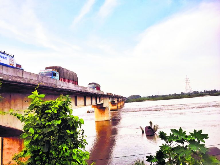 GOPALGANJ NEWS : गंडक नदी खतरे के निशान से नीचे, तबाही बरकरार