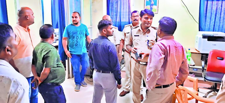 Chapra News : कनीय व वरीय चिकित्सकों में नोकझोंक के बाद हुई मारपीट