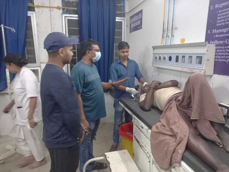 दो पक्षों के बीच मारपीट में तीन घायल