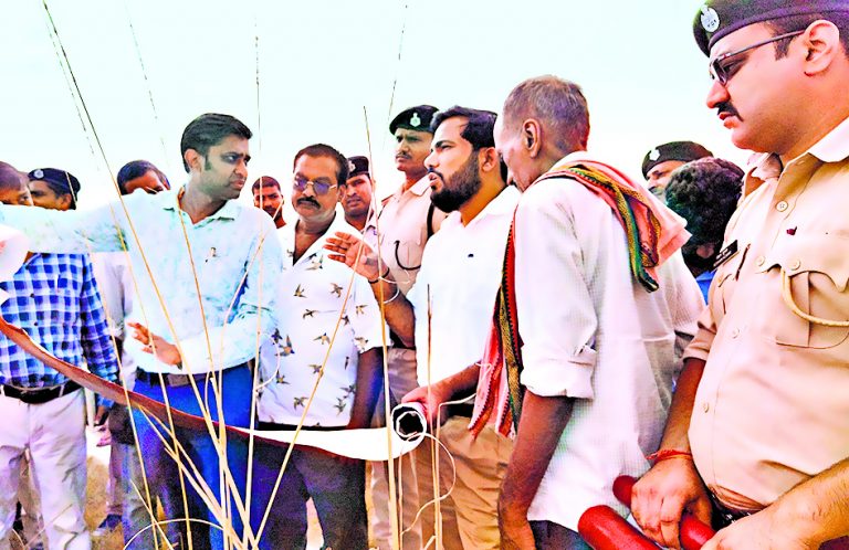 hajipur news. बरैला झील के विकास की योजना करें तैयार : डीएम