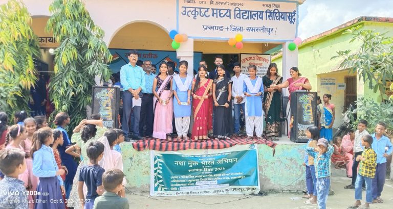 Children”s Dandiya dance enthralled:चित्रांकन, प्रदर्श व बच्चों के डांडिया नृत्य ने मनमोहा