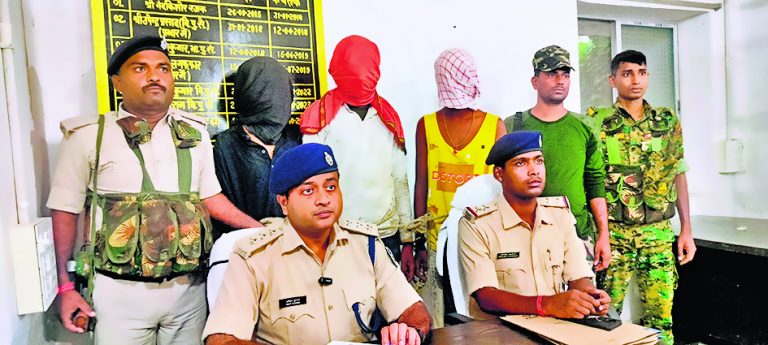 Gaya News : पांच घंटे के अंदर लूटपाट करनेवाले तीन अपराधियों को पुलिस ने दबोचा