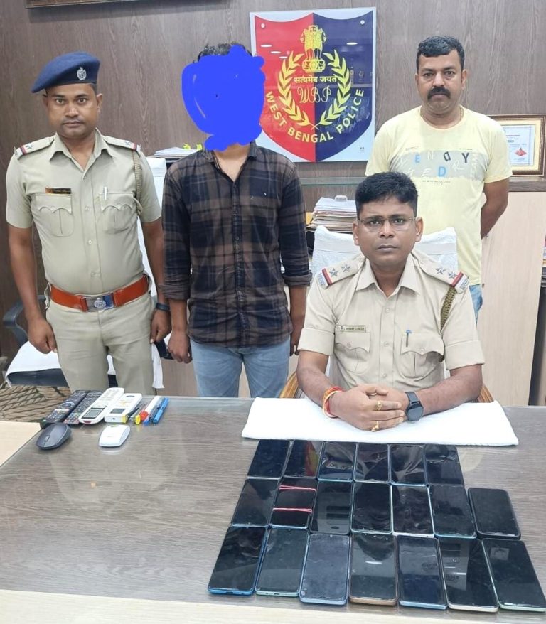चोरी के 20 मोबाइल के साथ बदमाश गिरफ्तार
