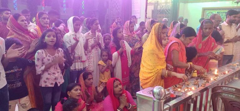 नवरात्र पर भक्तिमय हुआ जमालपुर, पूजा पंडालों में उमड़ रही भीड़