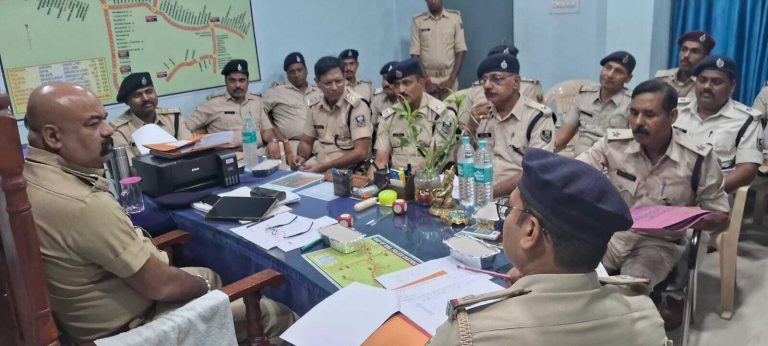 रेल क्षेत्र में स्थापित प्रतिमा को देखते हुए विधि-व्यवस्था व भीड़ पर करें नियंत्रण : एसआरपी