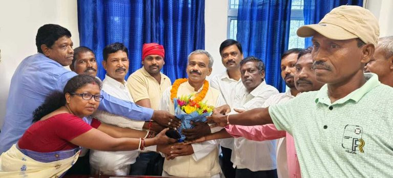 कार्यवाहक प्रखंड प्रमुख का पंचायत समिति सदस्यों ने किया स्वागत