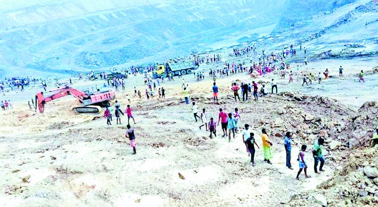 भादुलिया में क्षत-विक्षत शवों को देख ग्रामीणों में मचा कोहराम