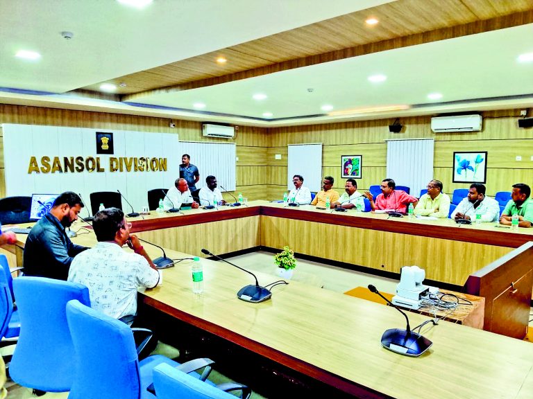 आसनसोल डीआरएम के साथ चेंबर प्रतिनिधियों की हुई बैठक, ट्रेनों के ठहराव पर जल्द कदम