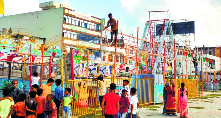 HAJIPUR NEWS : कल खुलेगा पट, देवी गीतों से गूंजने लगे पंडाल