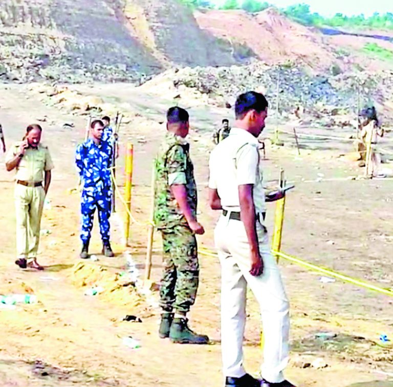 लोकपुर कोयला खदान का एसपी ने लिया जायजा