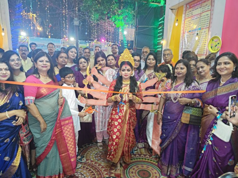 dhanbadnews: पूजा पंडालों का हुआ उदघाटन, माता के दर्शन के लिए खुले पट