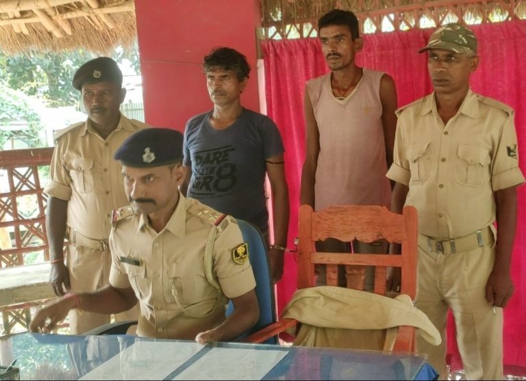50 लीटर शराब के साथ दो तस्कर गिरफ्तार