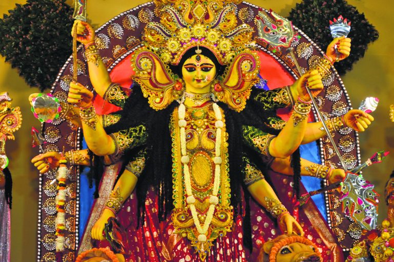 BUXAR NEWS : प्यारा सजा है तेरा द्वार भवानी, भक्तों की लगी है कतार…