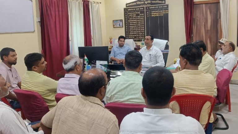 15 तक हर हाल में बीज उठाव कर वितरण करे शुरू : डीएओ