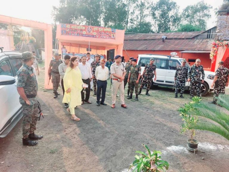Jamui News : जिलाधिकारी ने शहर के सभी पूजा पंडालों व मूर्ति विसर्जन स्थल का लिया जायजा