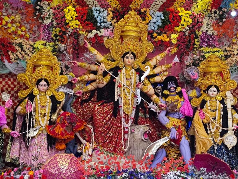 Madhubani News. खुला मां दुर्गा का पट, दर्शन को उमड़ पड़े श्रद्धालु