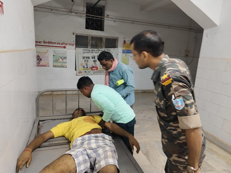 डिवाइडर से टकरायी तेज रफ्तार बाइक, हादसे में एक की मौत