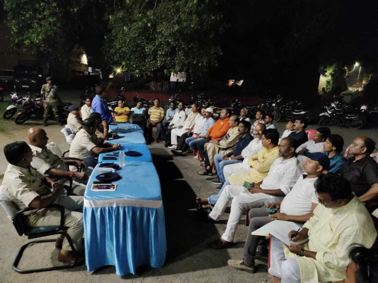 प्रतिमा विसर्जन के दौरान विवाद के बाद शांति समिति सदस्यों ने सद्भाव कायम रखने पर दिया जोर