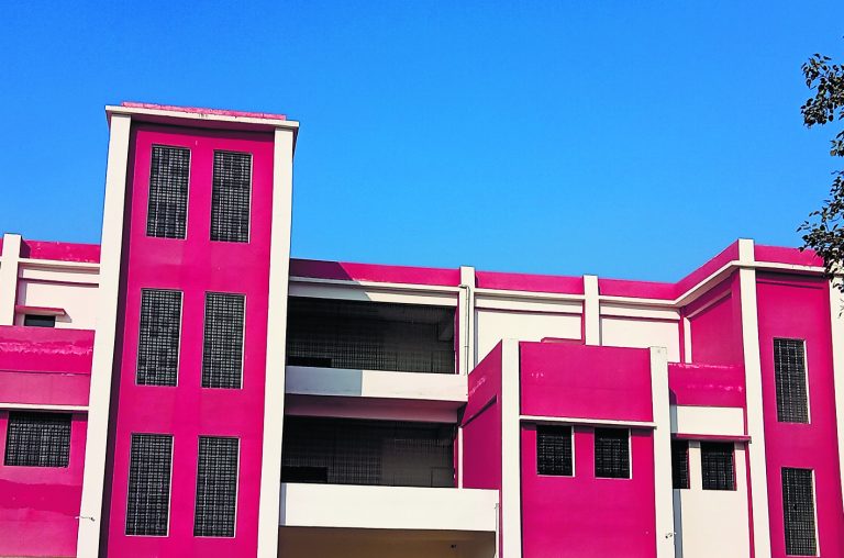 Chhapra News : कड़ी निगरानी के बीच शुरू हुई बीएड फाइनल इयर की परीक्षा