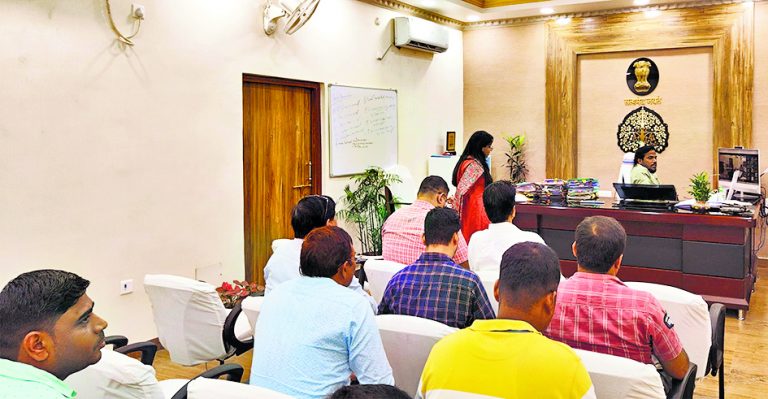Hajipur News : पीएमइजीपी में तेजी लाने और टूरिज्म को बढ़ावा देने का निर्देश