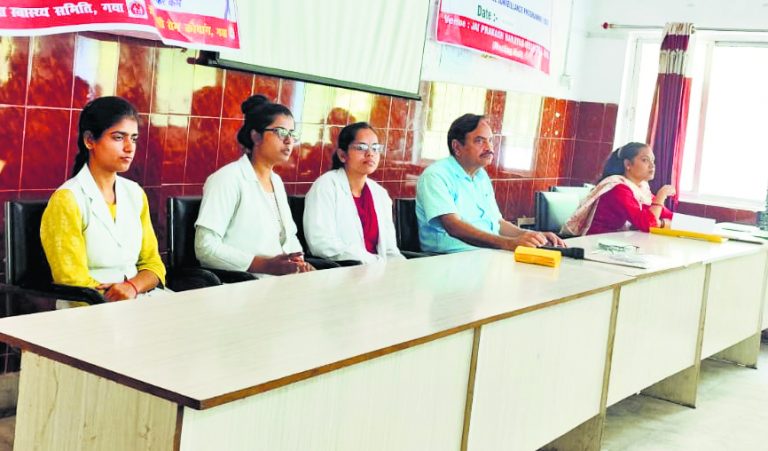 Gaya News : गया में नाइट ब्लड सर्वे को लेकर लैब टेक्निशियनों को प्रशिक्षण