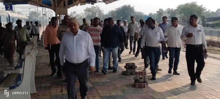 डीआरएम ने किया जीवाधारा स्टेशन के निर्माण कार्य का निरीक्षण