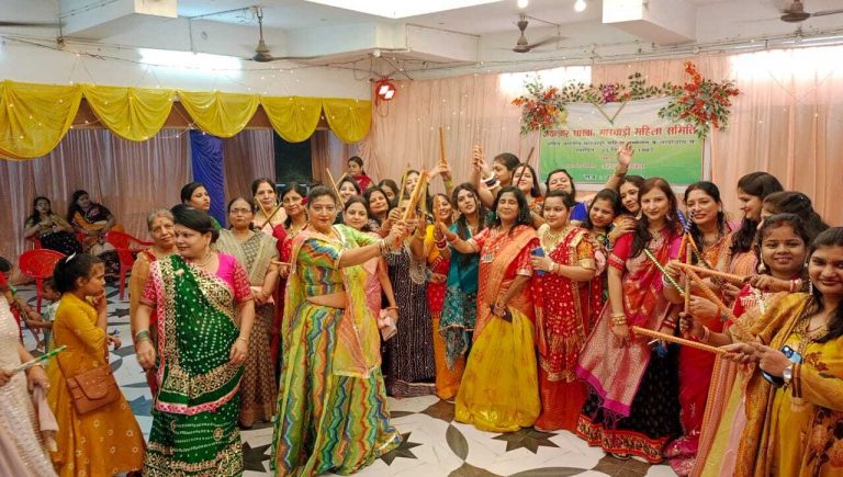 Madhubani News. मारवाड़ी समाज की महिलाओं ने डांडिया नृत्य से मचाया धूम