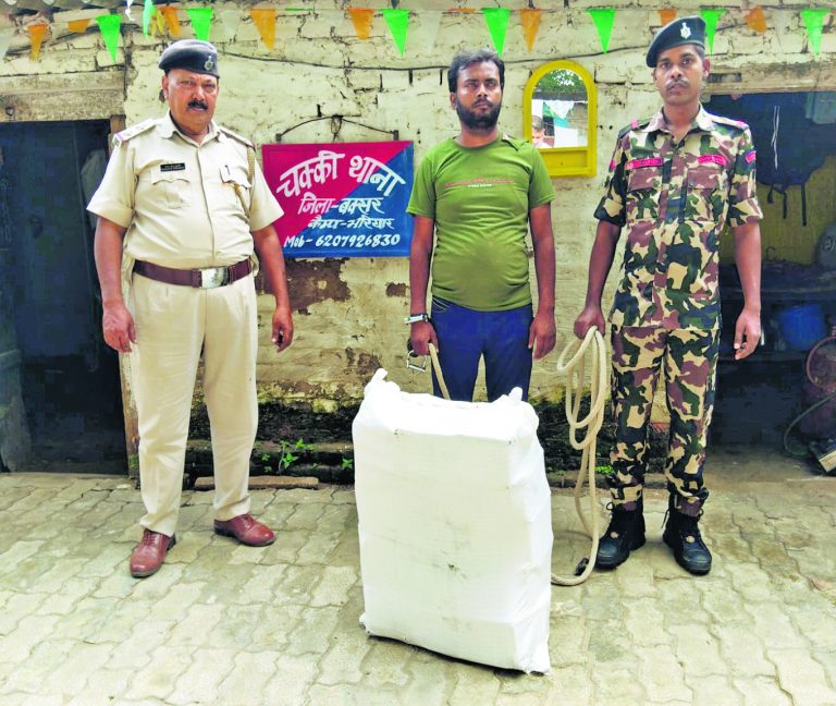 इंडिगो कार पर लोड शराब के साथ बलिया का तस्कर गिरफ्तार