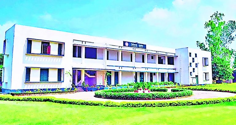 यूजी कोर्स में एडमिशन का इंतजार, टीम जायेगी दिल्ली