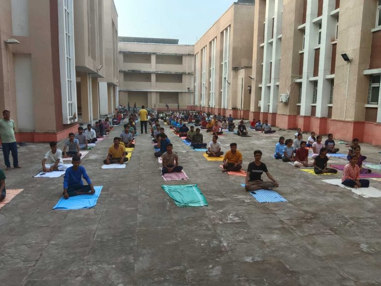 महाविद्यालय अपने छात्रों को विभिन्न गतिविधियों में भाग लेने के लिए करता है प्रोत्साहितः प्राचार्य