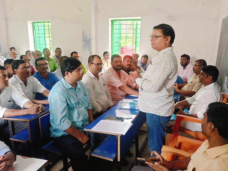 मासिक गुरु गोष्ठी में विद्यालय प्रधान को मिला टास्क
