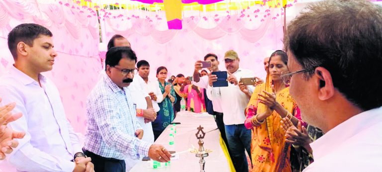 मुख्यमंत्री की दूरगामी सोच ने महिलाओं को बढ़ाया आगे : डीएम