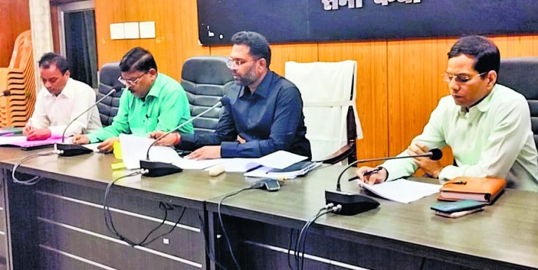 Gopalganj News  : धान खरीदारी का लक्ष्य पूरा नहीं हाेने पर तीन बीसीओ से शोकॉज, डीएम ने नये सत्र में धान खरीद को लेकर दिये कई निर्देश