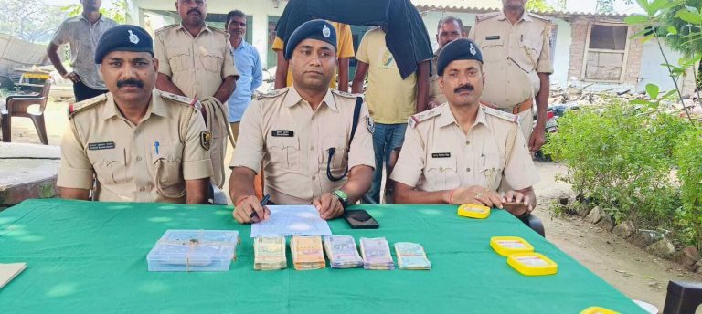 अररिया के दो तस्कर 98.99 ग्राम ब्राउन सुगर के साथ गिरफ्तार