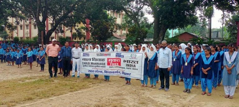 बाल विवाह मुक्त अभियान के तहत लोगों को दिलायी शपथ