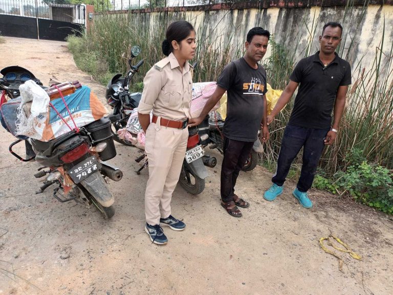 156 बोतल विदेशी शराब के साथ तस्कर गिरफ्तार