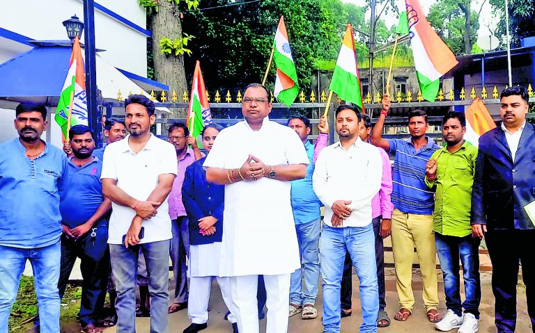 कोकओवन और एनटीएस थानों का कांग्रेस ने किया घेराव