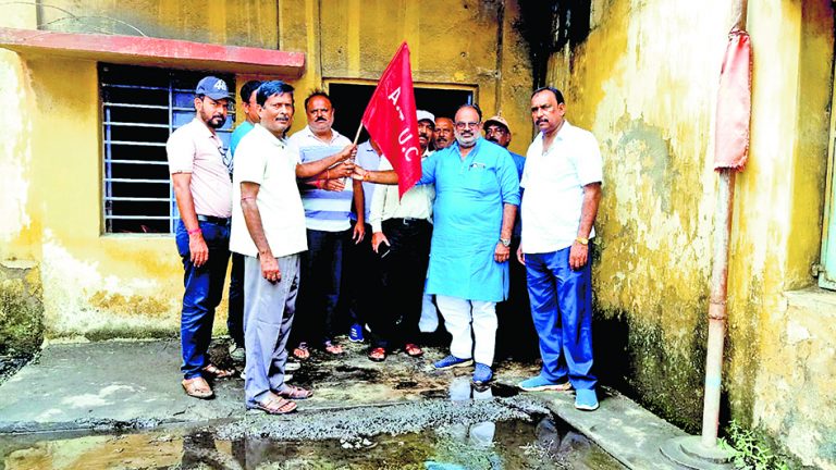 एचएमएस को छोड़ एटक से जुड़े कोलियरी के श्रमिक