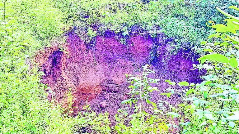 जामबाद मोड़ पर एक बार फिर भू-धंसान, लोगों में दहशत