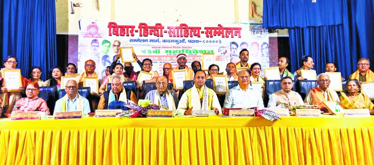 हिंदी को भारत की राष्ट्रभाषा बनाने के लिए संघर्ष का संकल्प