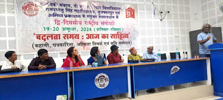 किसको फुर्सत, कौन सुनेगा, फिर भी लिखना-गाना है…