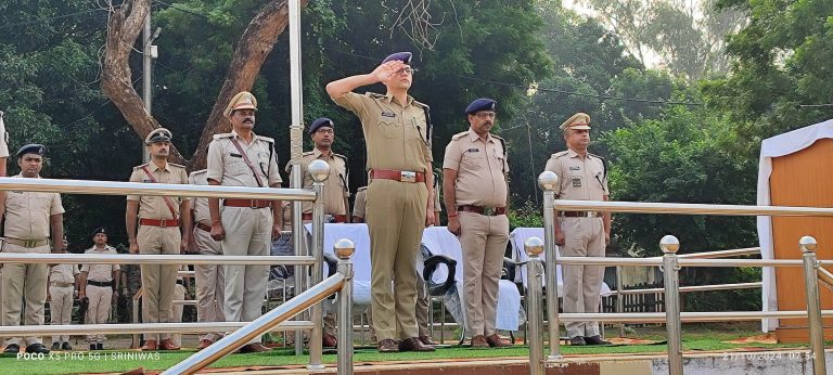 पुलिस संस्मरण दिवस : पुलिस लाइन में वीर शहीदों को दी गयी श्रद्धांजलि