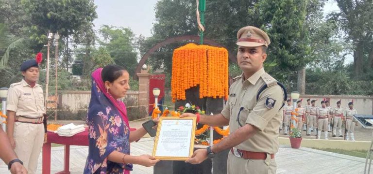 कर्तव्य के पथ पर अपने प्राणों की आहुति देने वाले वीरों को किया नमन