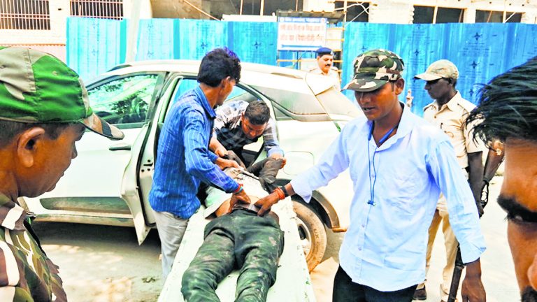Gopalganj News : गोपालगंज में मॉब लिंचिंग, हत्या करने पहुंचे अपराधी को ग्रामीणों ने पीट-पीटकर मार डाला