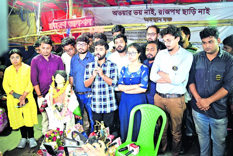 अनशनकारी एक और डॉक्टर की तबीयत बिगड़ी, अस्पताल में भर्ती