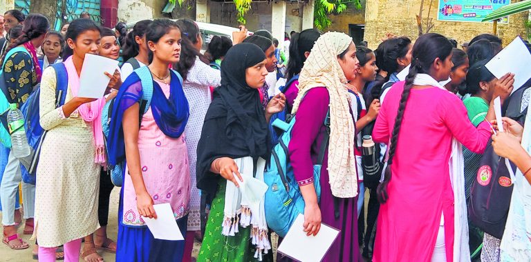 Chhapra News : 2395 छात्र-छात्राएं आज से देंगे पीजी फर्स्ट सेमेस्टर की परीक्षा